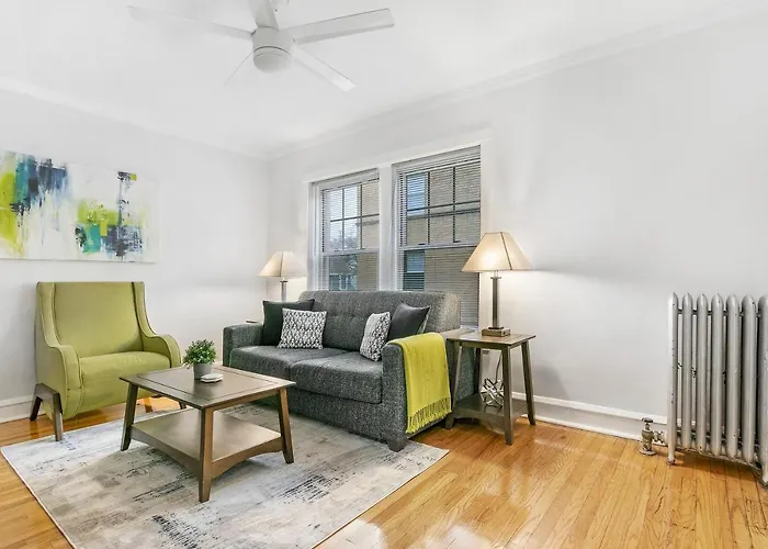 Conveniently Located 1br - Marshfield E2 Apartment Chicago
