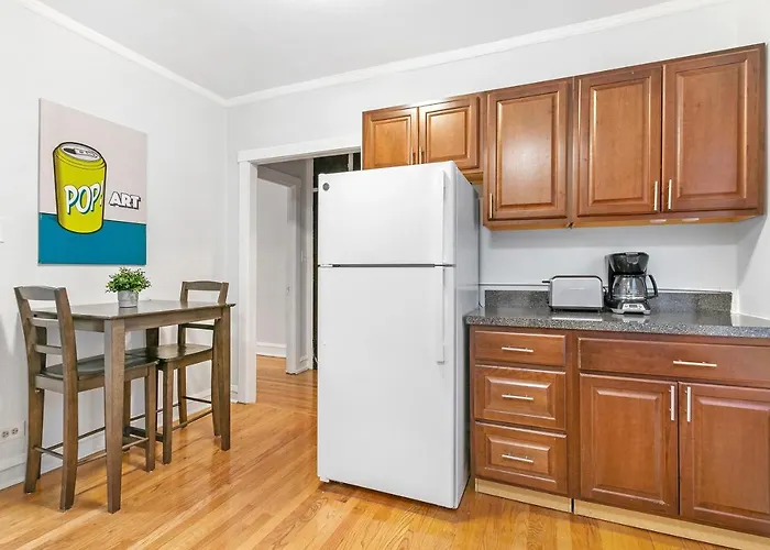 Conveniently Located 1br - Marshfield E2 Apartment Chicago