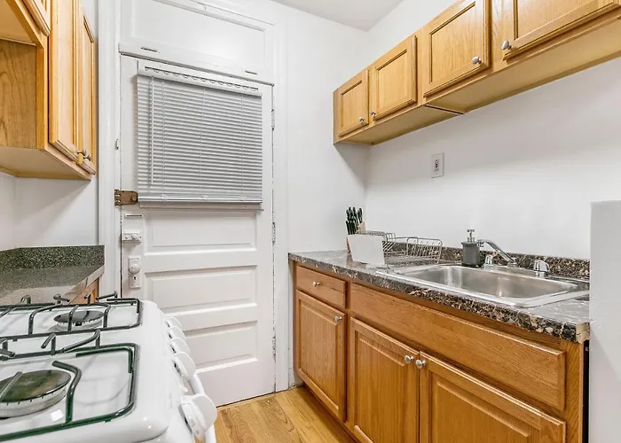 Apartment Conveniently Located 1br - Marshfield E2