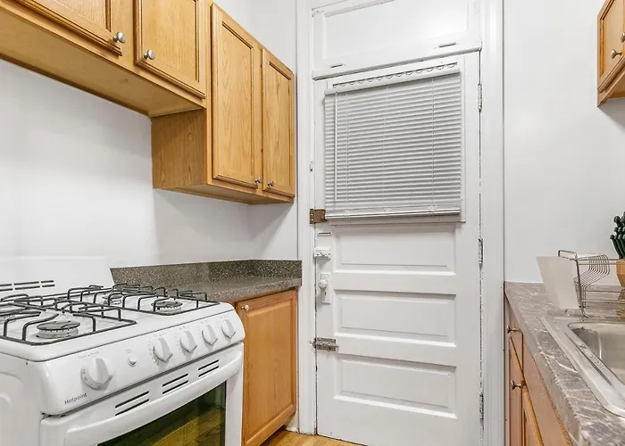 Conveniently Located 1br - Marshfield E2