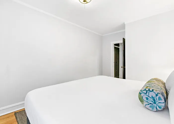 Conveniently Located 1br - Marshfield E2 *