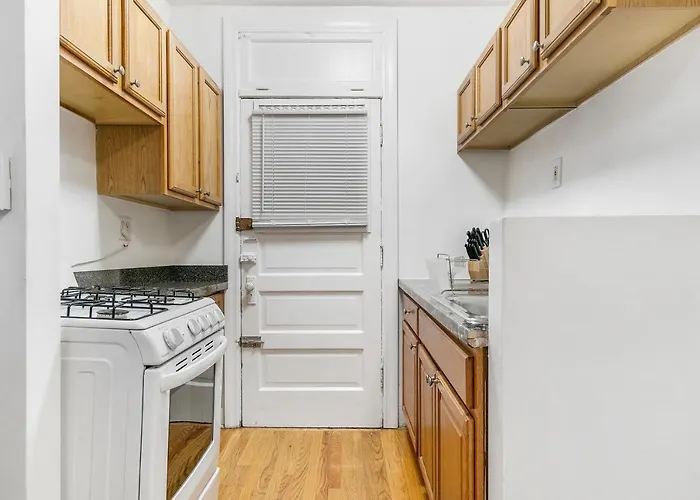 Apartment Conveniently Located 1br - Marshfield E2 *